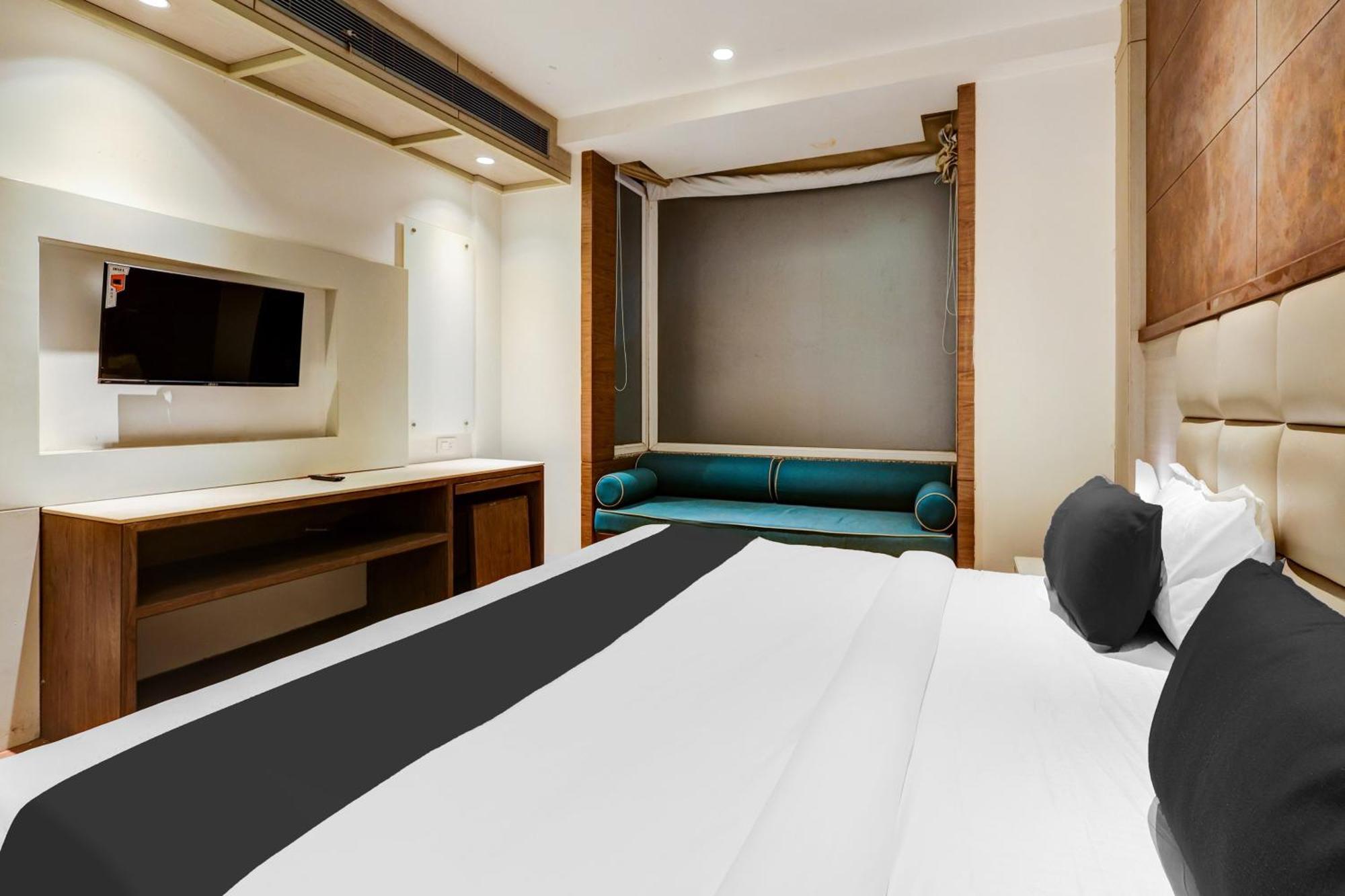 Super Townhouse Chhatarpur Near Metro Park New Delhi Ngoại thất bức ảnh