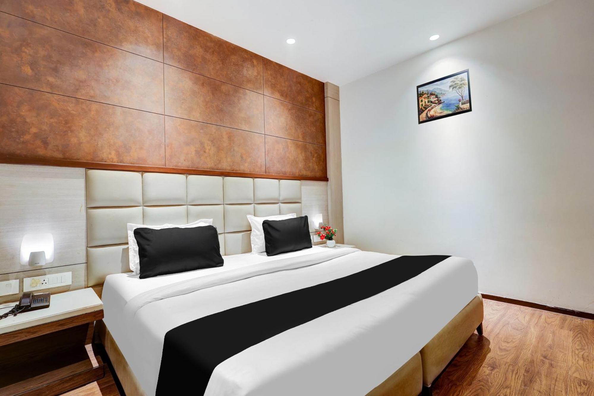 Super Townhouse Chhatarpur Near Metro Park New Delhi Ngoại thất bức ảnh
