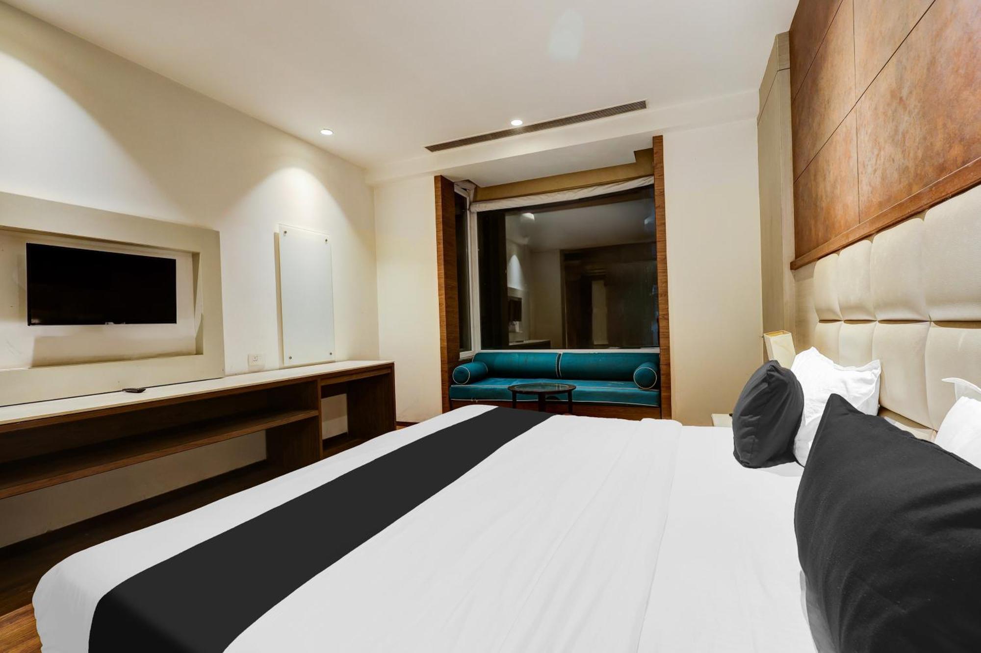 Super Townhouse Chhatarpur Near Metro Park New Delhi Ngoại thất bức ảnh