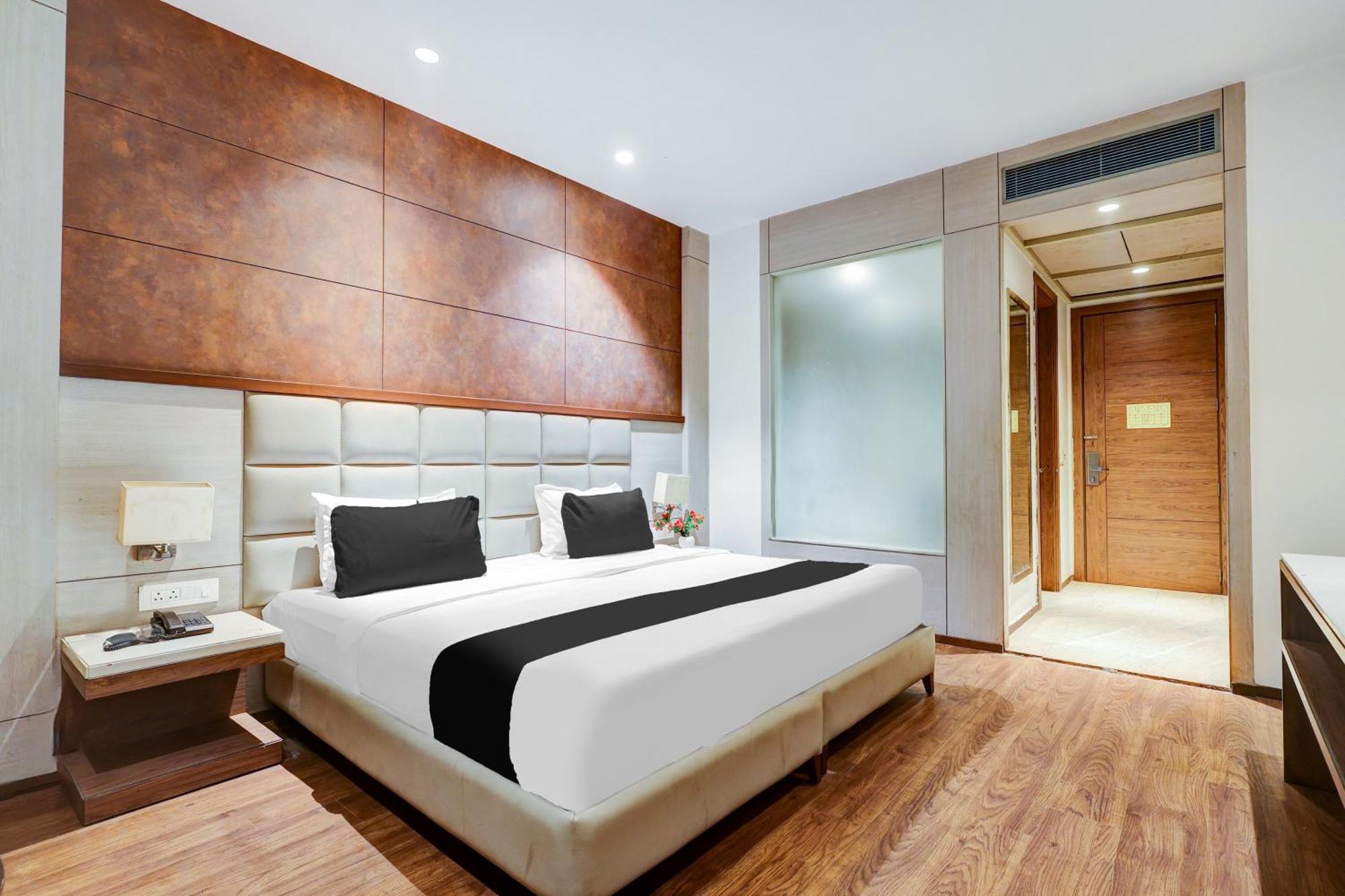 Super Townhouse Chhatarpur Near Metro Park New Delhi Ngoại thất bức ảnh