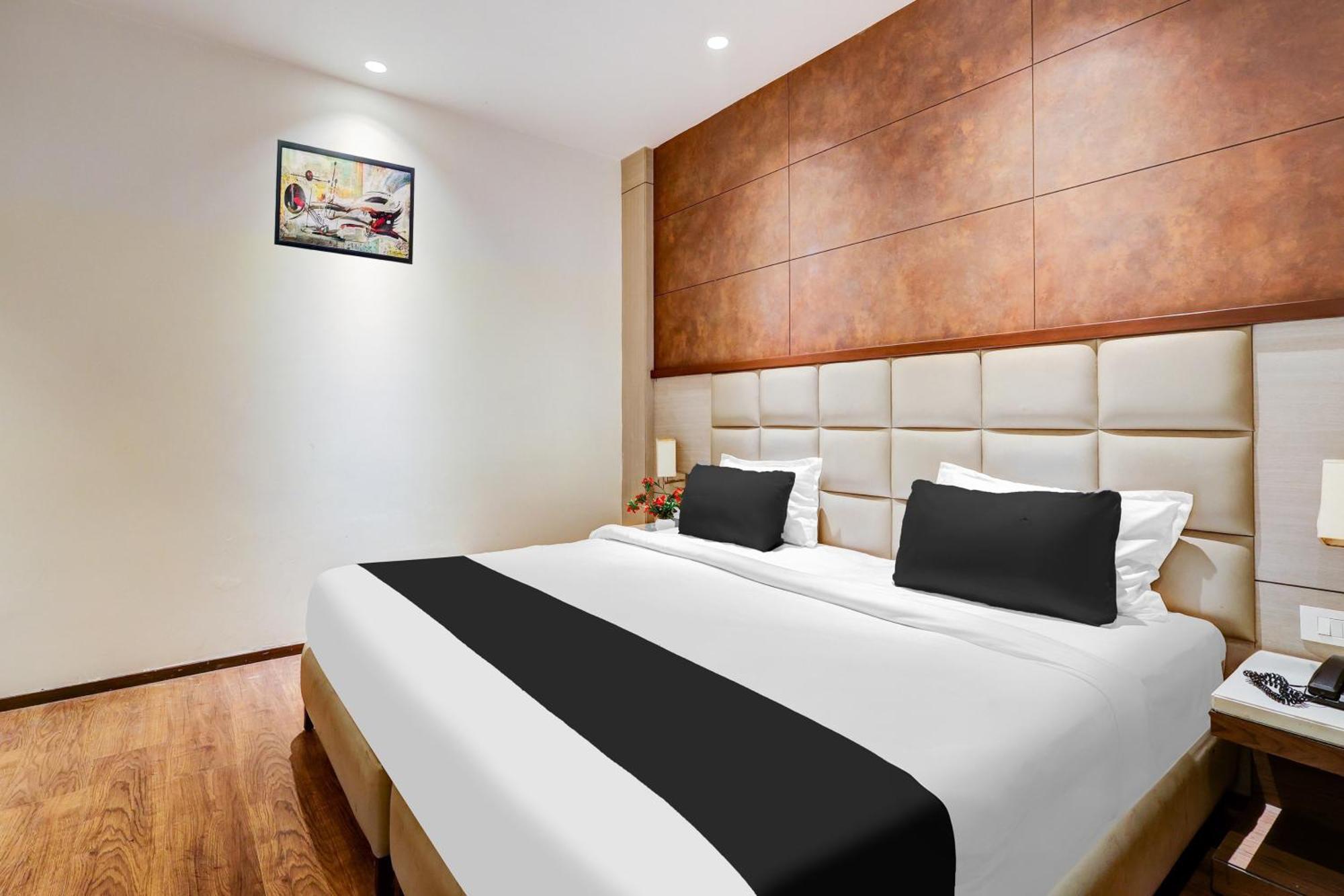 Super Townhouse Chhatarpur Near Metro Park New Delhi Ngoại thất bức ảnh